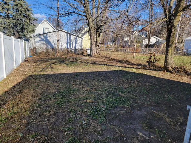 $76,900 | 406 East Oakland Avenue, Bloomington, IL 61701