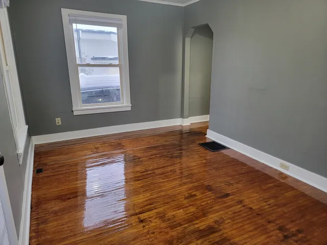 $76,900 | 406 East Oakland Avenue, Bloomington, IL 61701