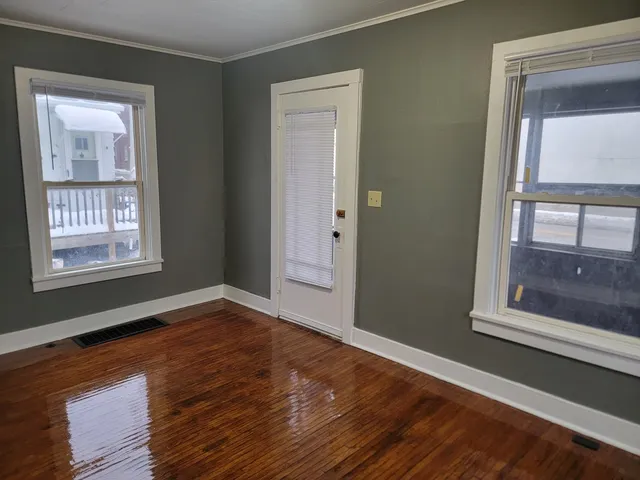 $76,900 | 406 East Oakland Avenue, Bloomington, IL 61701