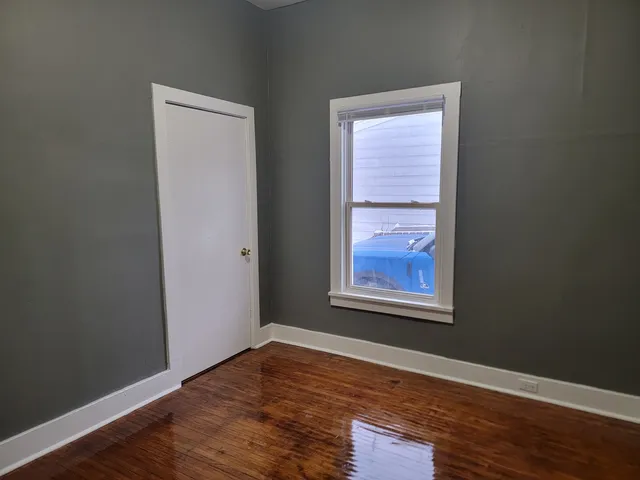 $76,900 | 406 East Oakland Avenue, Bloomington, IL 61701