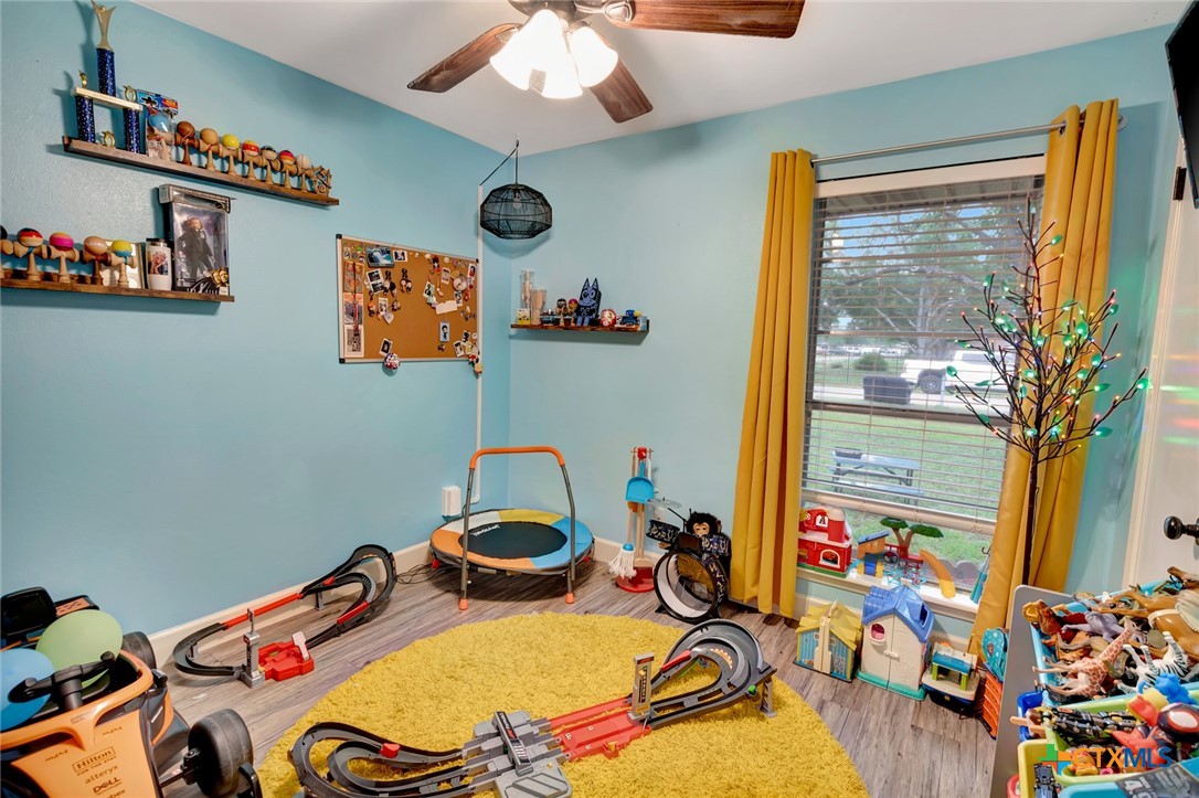 401 Viking Street Victoria, TX 77905 - Photo 15 of 20 a room with furniture and a window