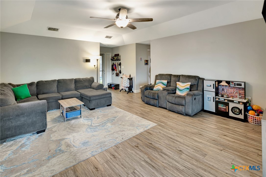 401 Viking Street Victoria, TX 77905 - Photo 4 of 20 a living room with furniture and a wooden floor
