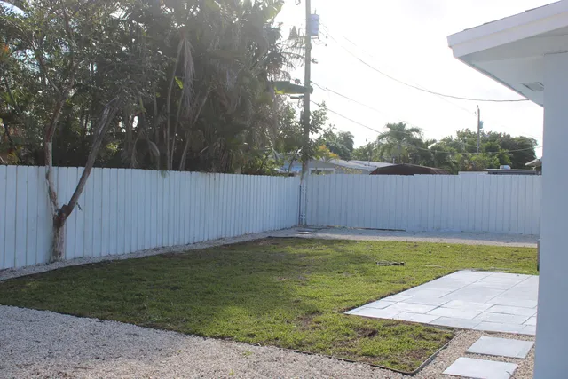 $2,400 | 2630 Northeast 8th Avenue, Pompano Beach, FL 33064