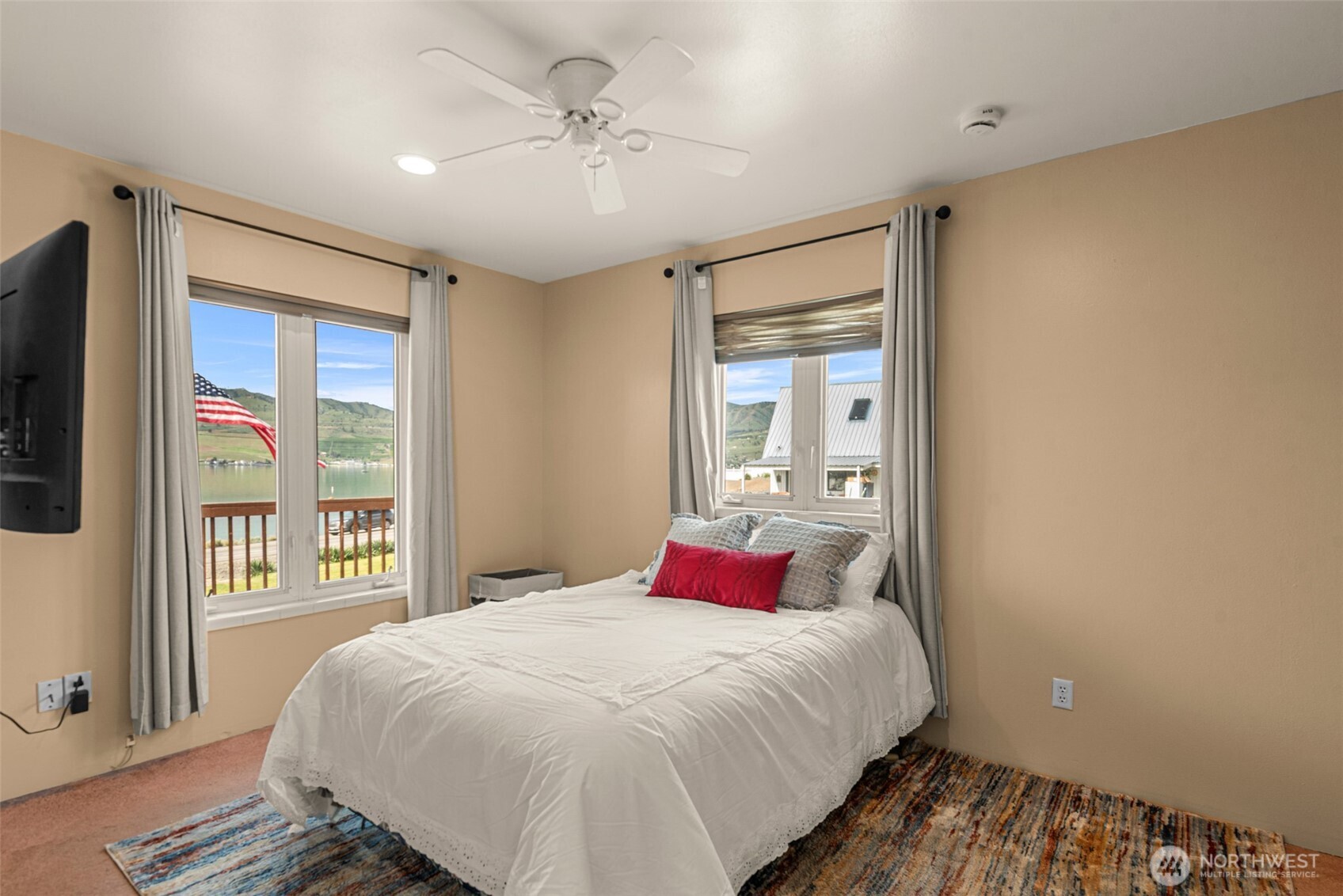111 Eldorado Way Chelan, WA 98816 - Photo 14 of 40