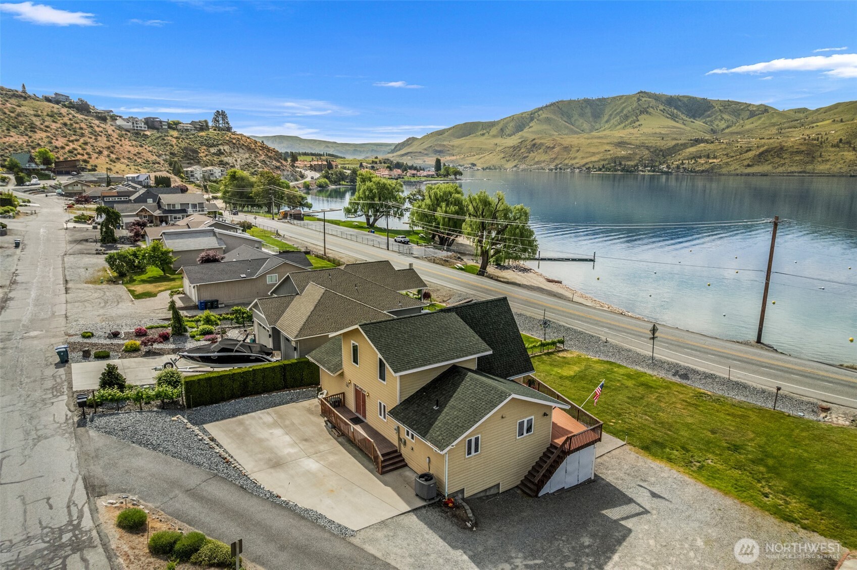 111 Eldorado Way Chelan, WA 98816 - Photo 4 of 40