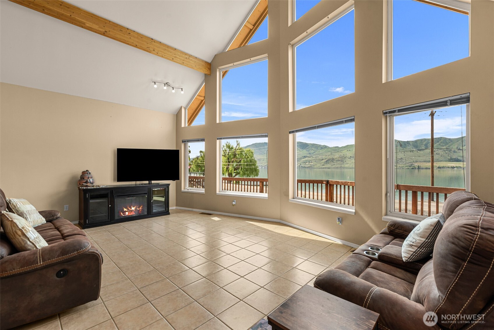 111 Eldorado Way Chelan, WA 98816 - Photo 5 of 40