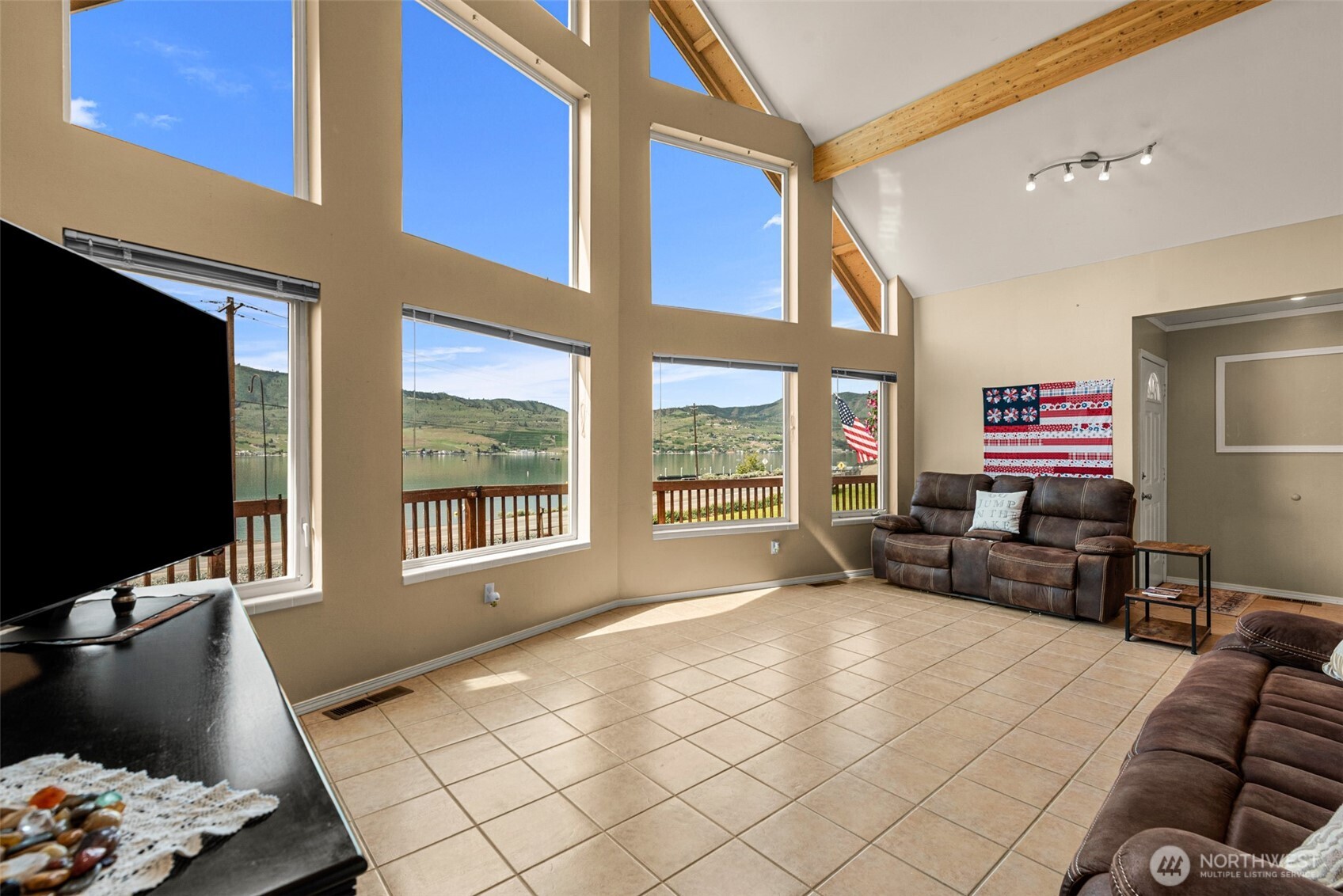 111 Eldorado Way Chelan, WA 98816 - Photo 6 of 40