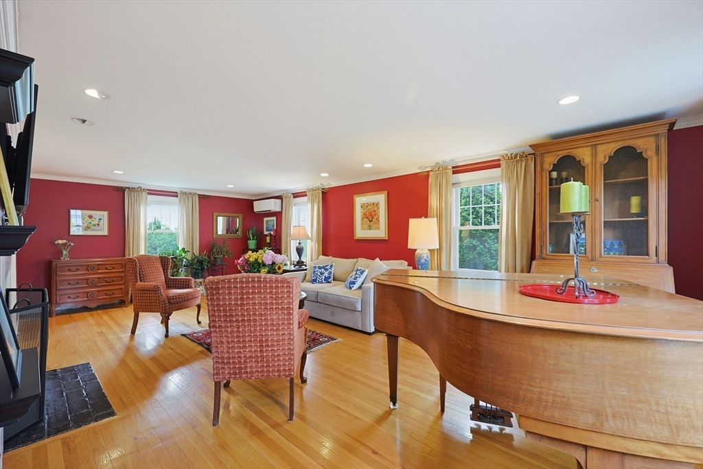 11 Hatfield Road Newton, MA 02465 - Photo 13 of 37