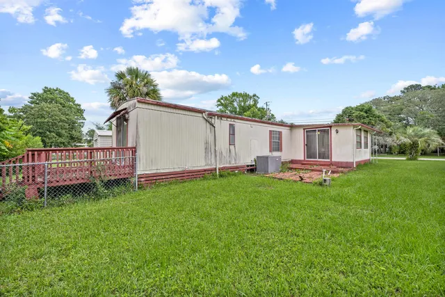 a view of a house with backyard and porch