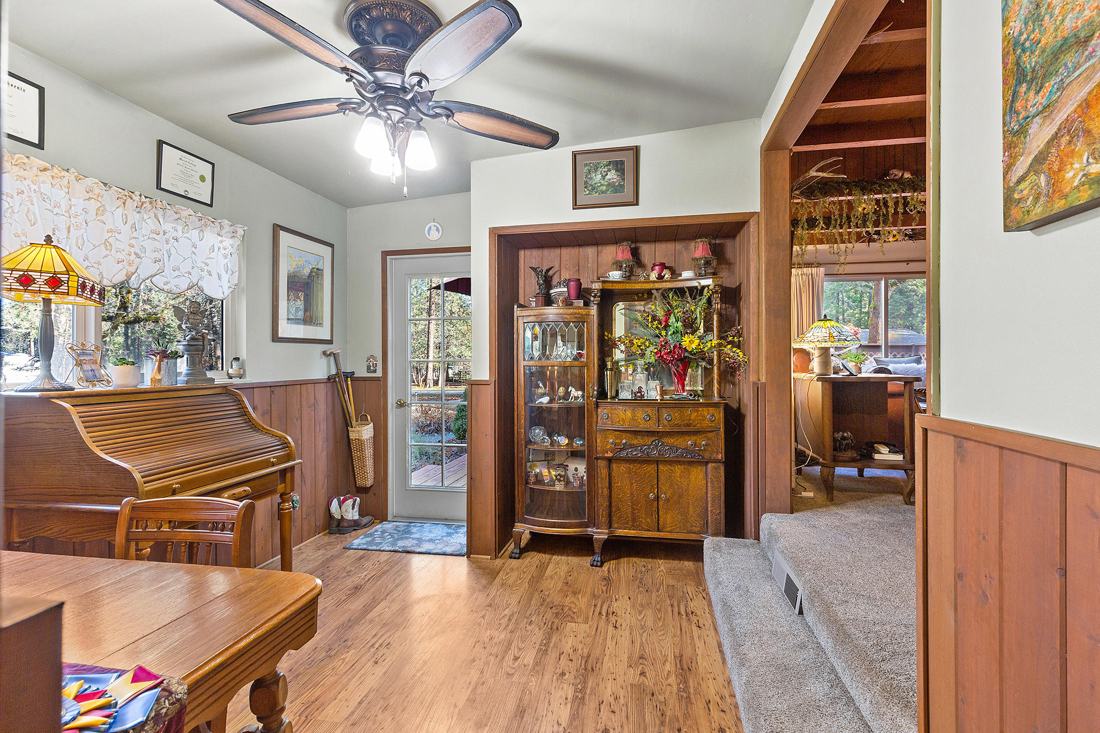 1090 Queens Branch Road Rogue River, OR 97537 - Photo 12 of 40 Dining Room/Office