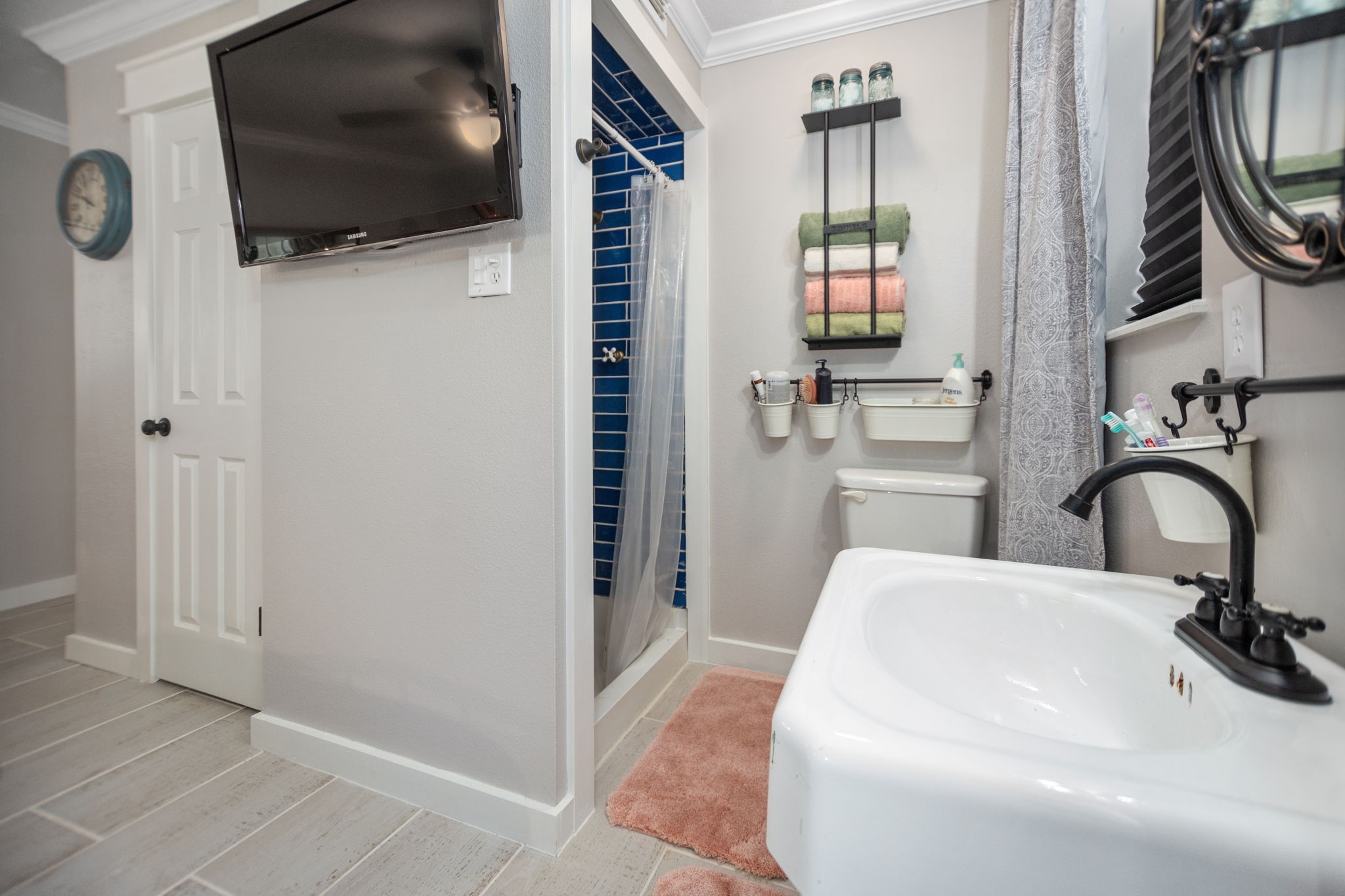 160 Dailey Road Crockett, TX 75835 - Photo 24 of 40 a bathroom with a sink a mirror and shower