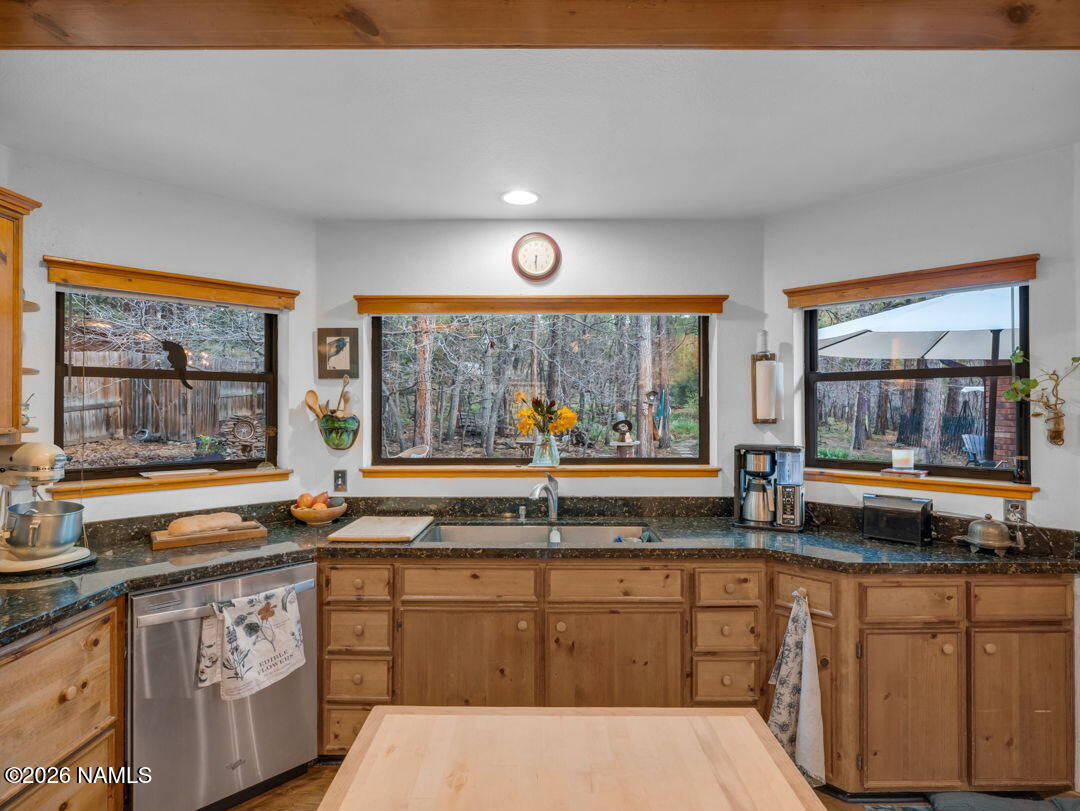 1005 Park Way Williams, AZ 86046 - Photo 14 of 45 a kitchen with granite countertop a stove and a sink