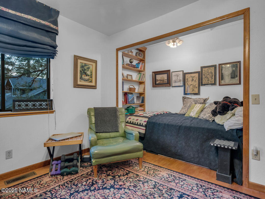 1005 Park Way Williams, AZ 86046 - Photo 24 of 45 a living room with furniture and a painting on the wall