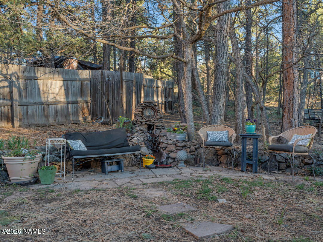 1005 Park Way Williams, AZ 86046 - Photo 32 of 45 a backyard of a house with outdoor seating