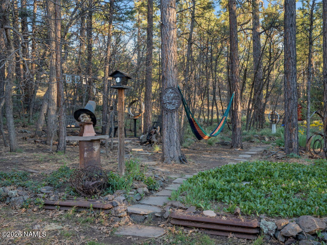 1005 Park Way Williams, AZ 86046 - Photo 34 of 45 a backyard of a house with lots of green space