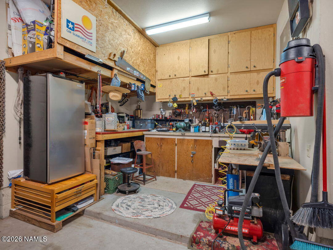 1005 Park Way Williams, AZ 86046 - Photo 45 of 45 a room with musical instruments