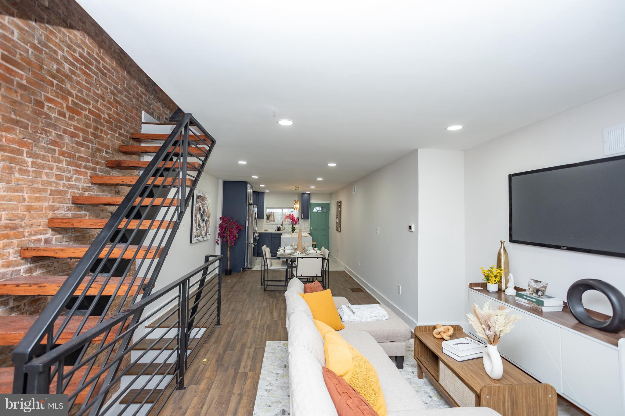 429 Tasker Street Philadelphia, PA 19148 - Photo 15 of 44 Living