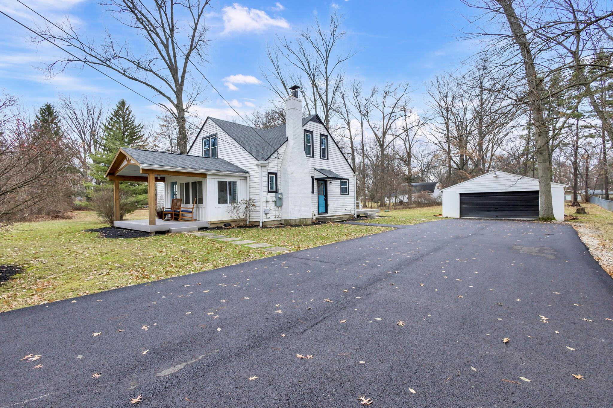 470 West Johnstown Road Gahanna, OH 43230 - Photo 29 of 34 Front of house / driveway