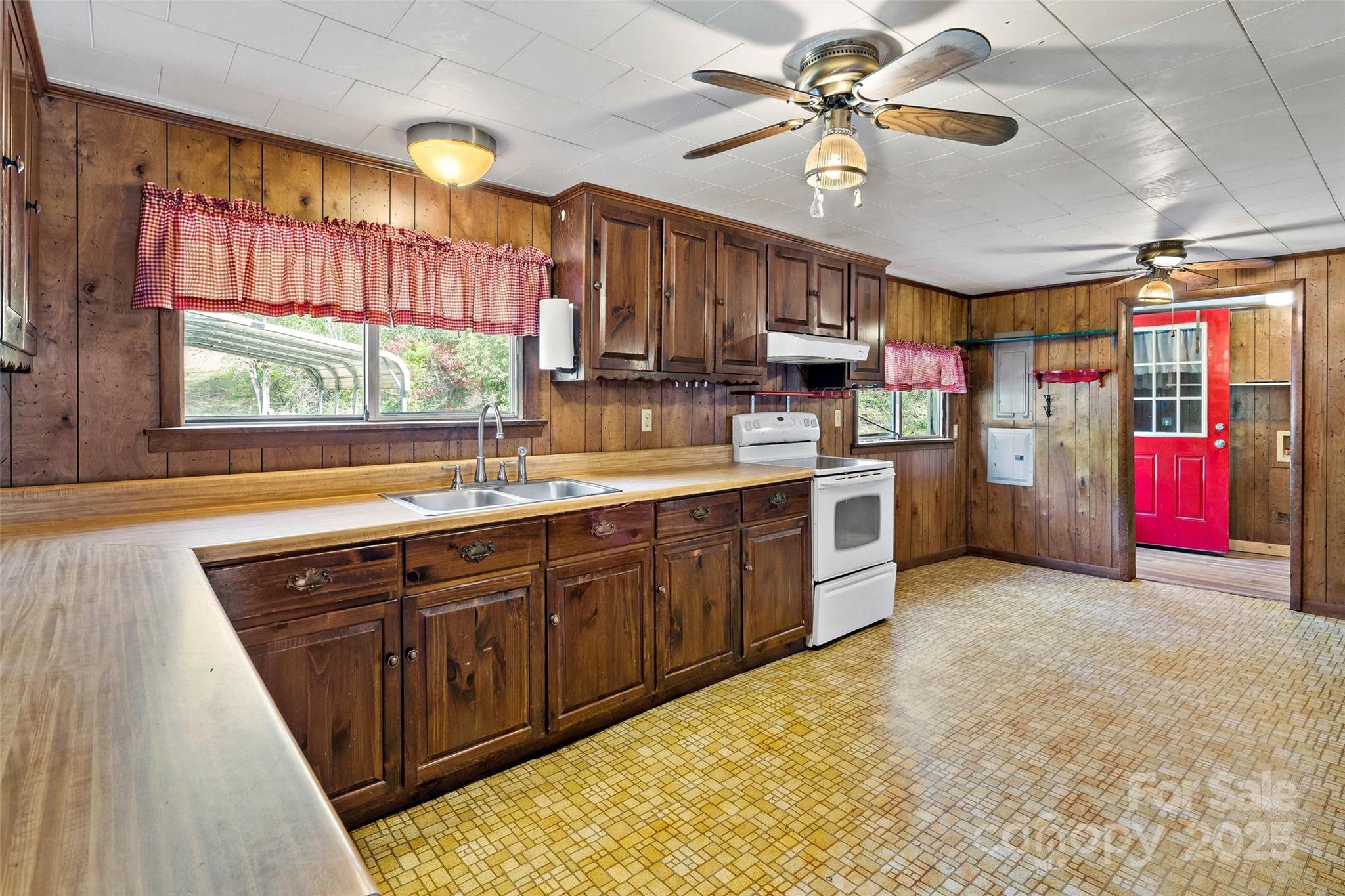 1470 Lytle Mountain Road Marion, NC 28752 - Photo 4 of 44 Gallery Image 4