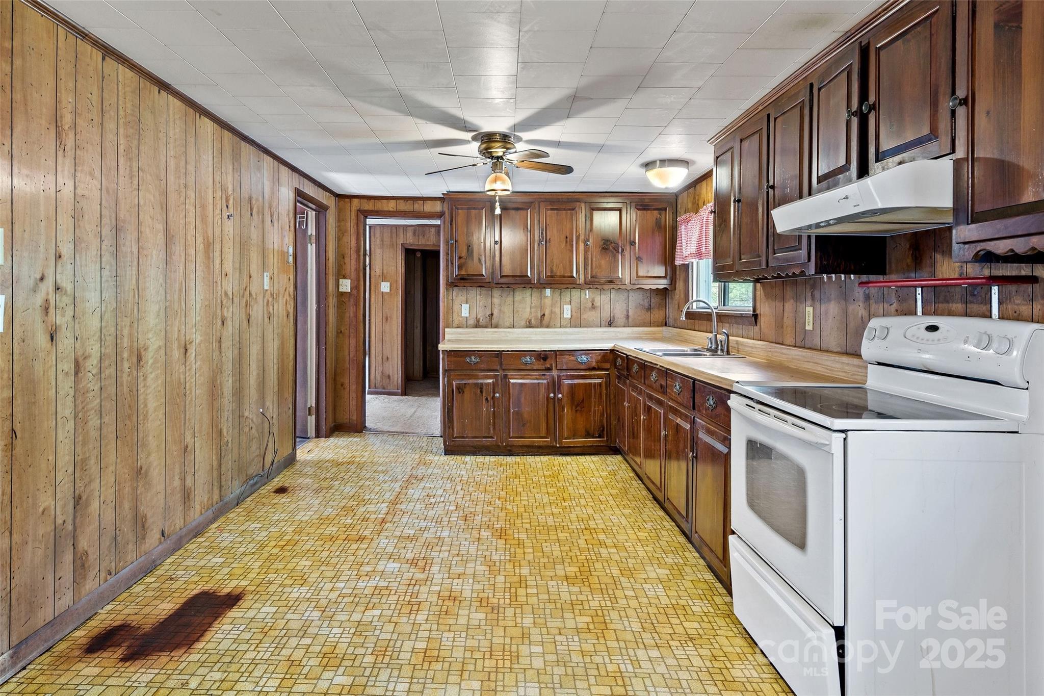 1470 Lytle Mountain Road Marion, NC 28752 - Photo 5 of 44 Gallery Image 5