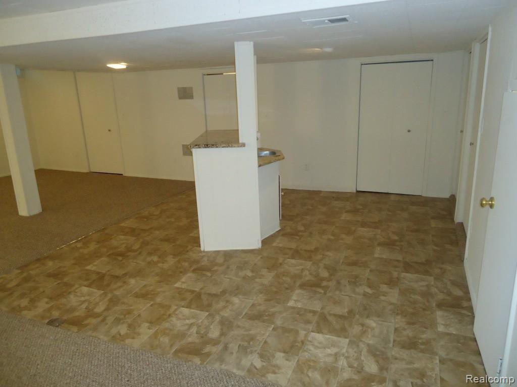 25918 Branchaster Road Farmington Hills, MI 48336 - Photo 26 of 36
