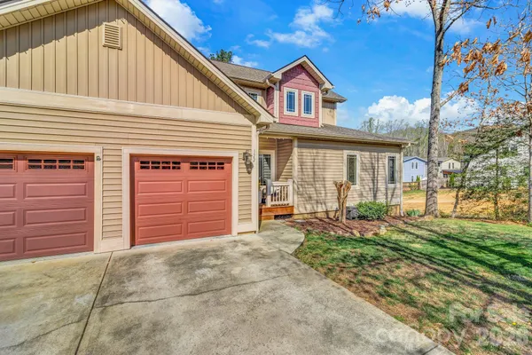$429,000 | 122 Craggy Street, Black Mountain, NC 28711
