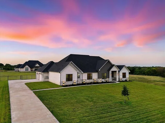 $1,125,000 | 389 Arbor Mill Court, Sunnyvale, TX 75182