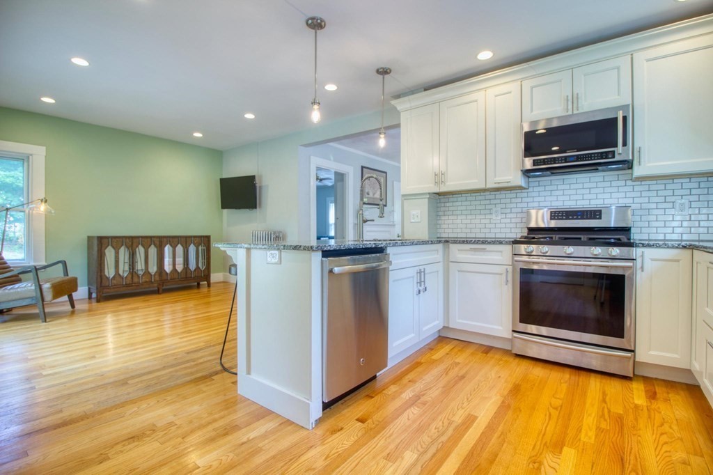 5 Leonard Street Foxboro, MA 02035 - Photo 10 of 28
