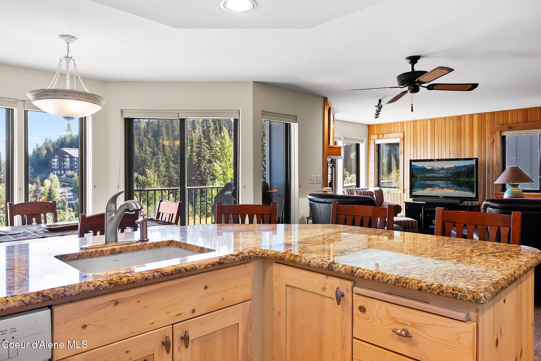 155 Crystal Springs Road, Unit 401 Sandpoint, ID 83864 - Photo 9 of 37 11_DSC03452