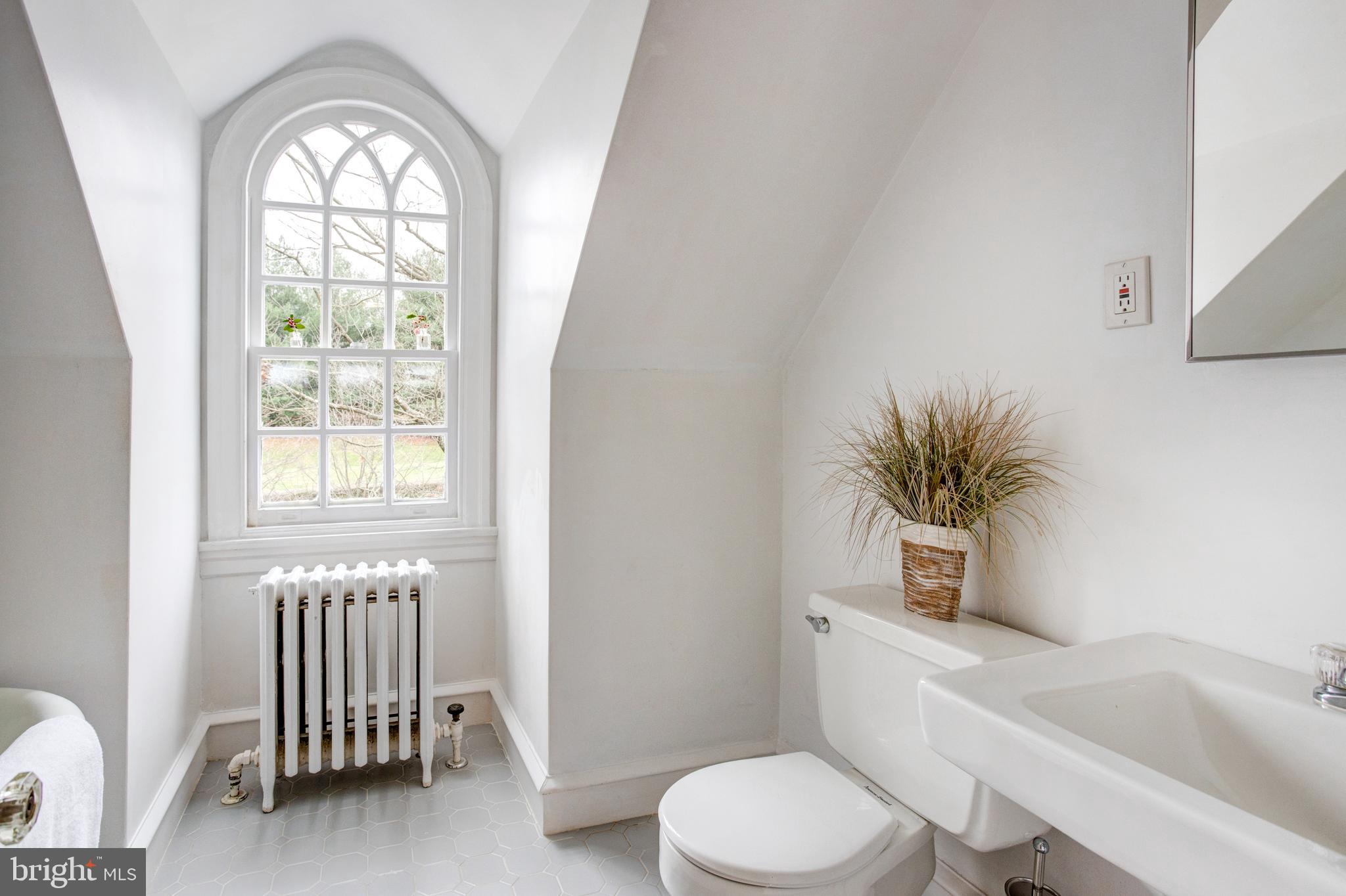 5 East Hampton Road Philadelphia, PA 19118 - Photo 28 of 32