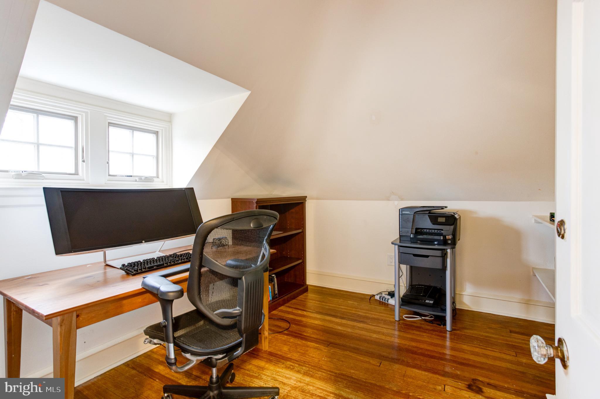 5 East Hampton Road Philadelphia, PA 19118 - Photo 29 of 32