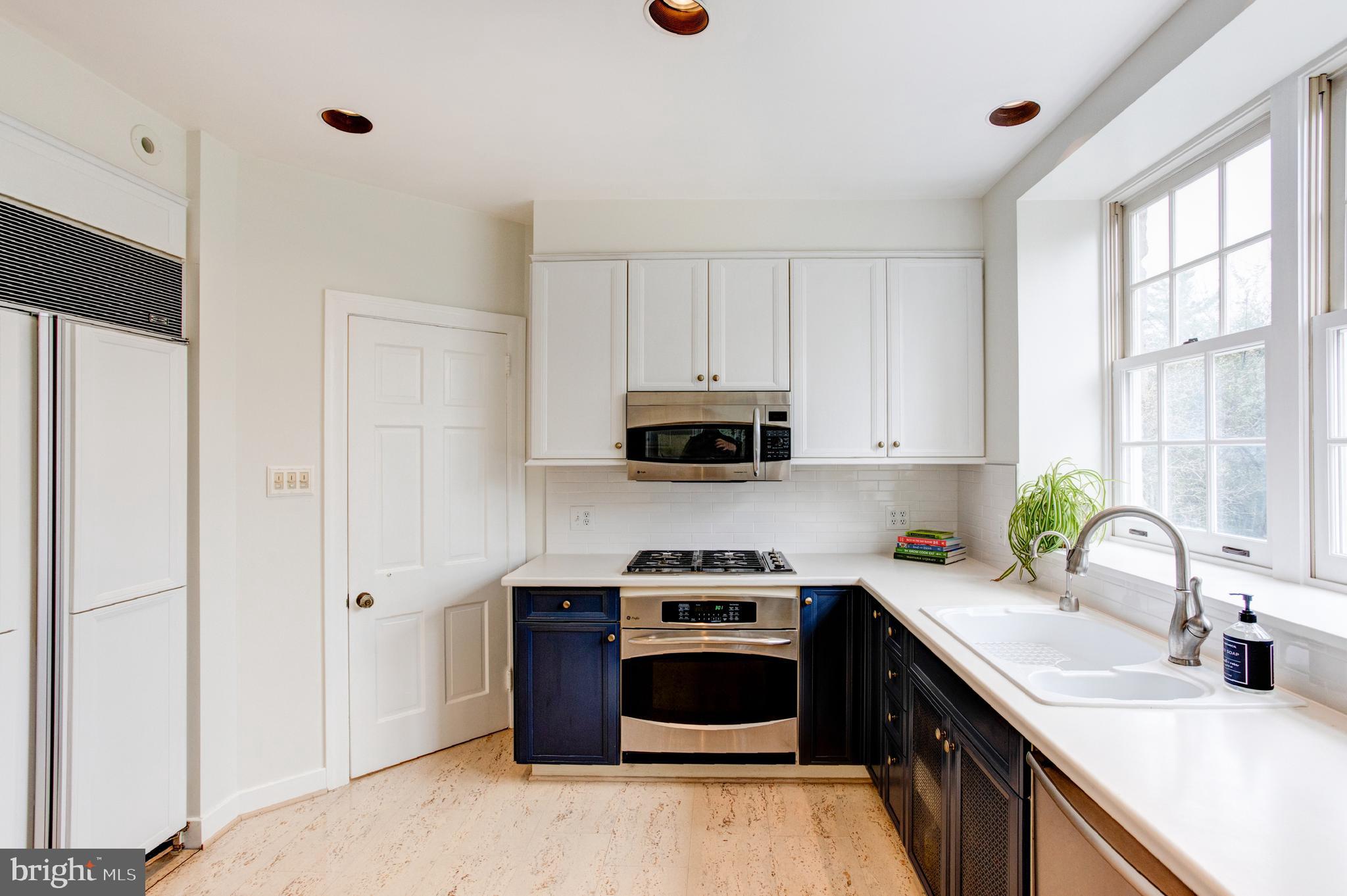 5 East Hampton Road Philadelphia, PA 19118 - Photo 7 of 32