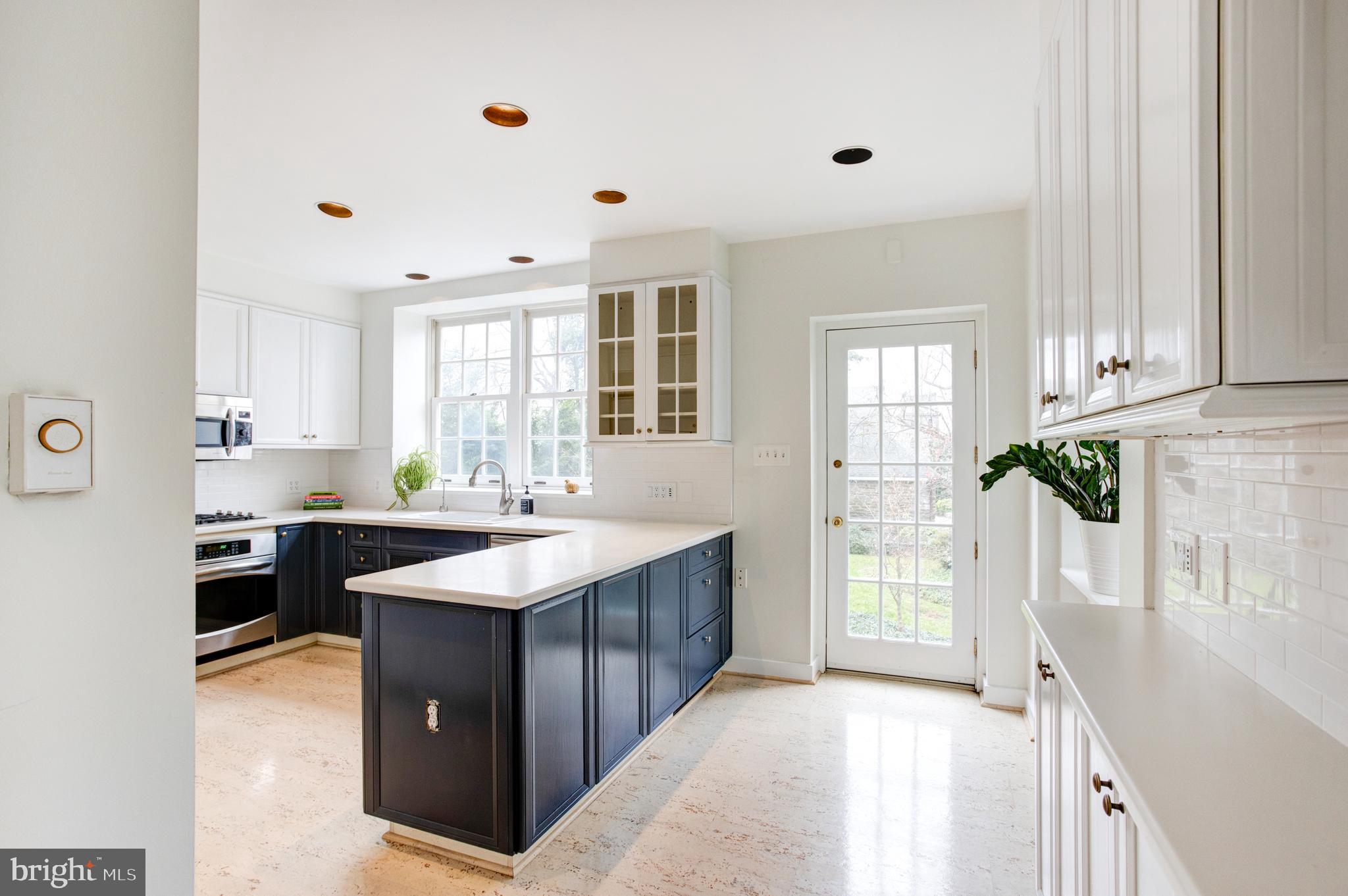 5 East Hampton Road Philadelphia, PA 19118 - Photo 8 of 32