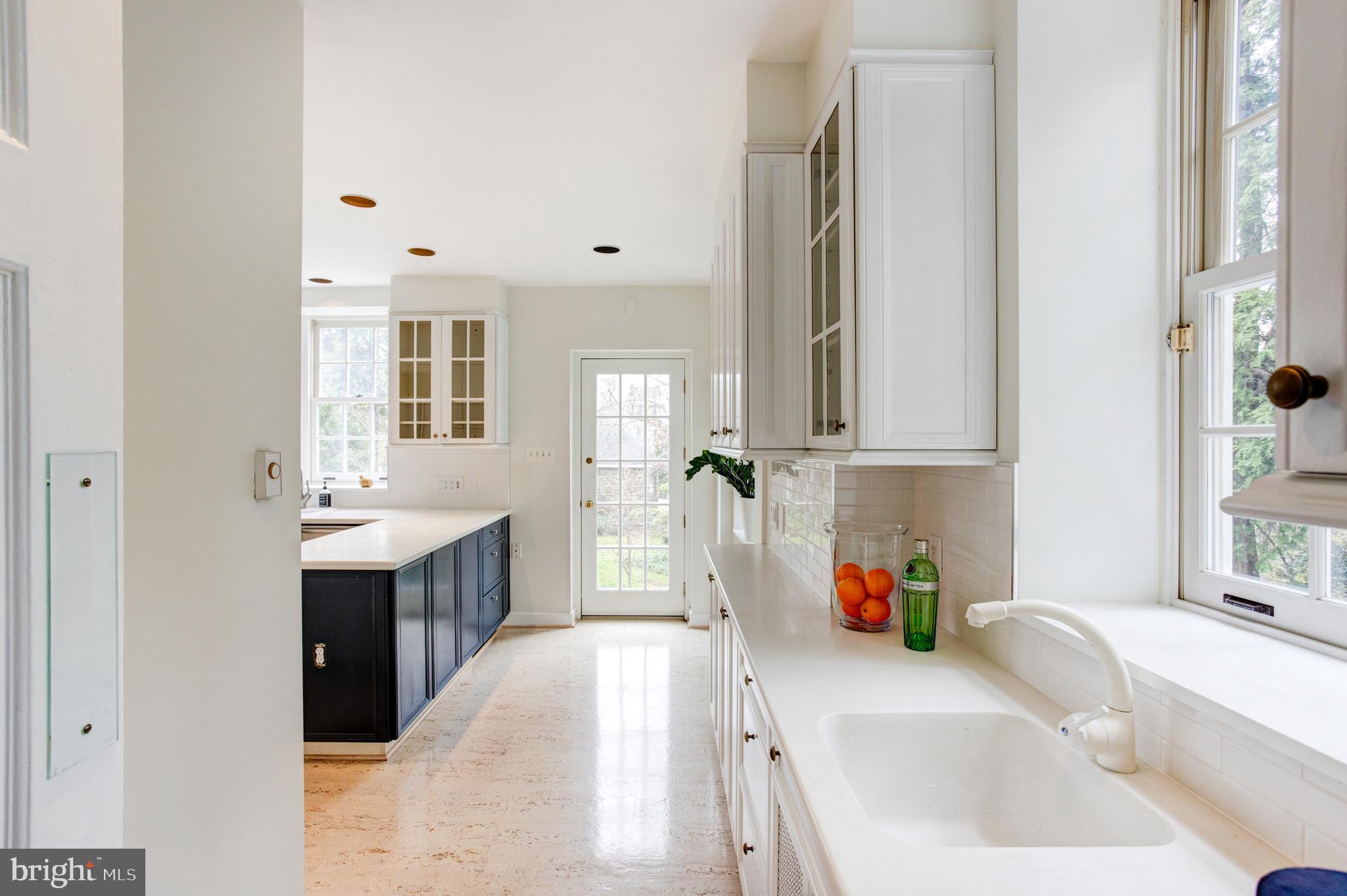 5 East Hampton Road Philadelphia, PA 19118 - Photo 9 of 32