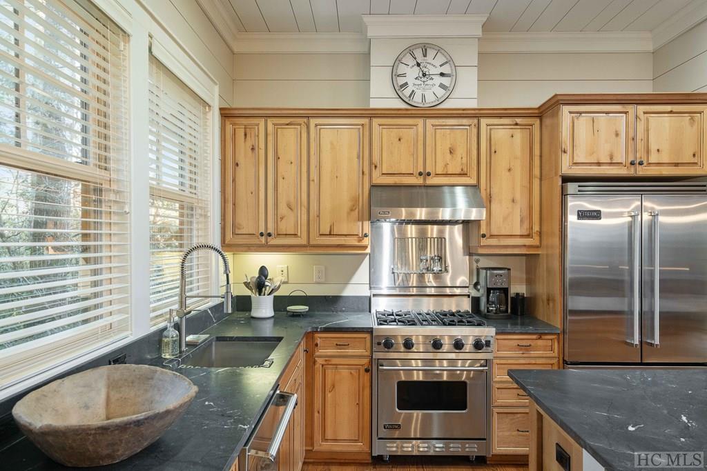 35 Hemlock Ridge Highlands, NC 28741 - Photo 9 of 48 Gallery Image 9