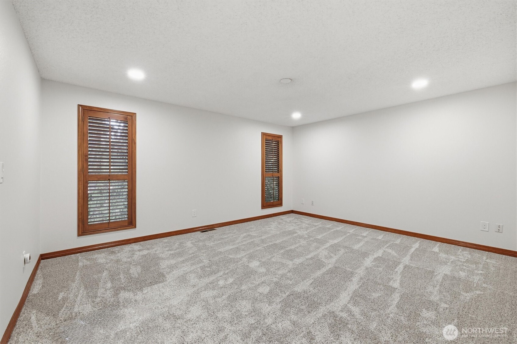 14312 63rd Avenue West Edmonds, WA 98026 - Photo 22 of 40 an empty room with windows