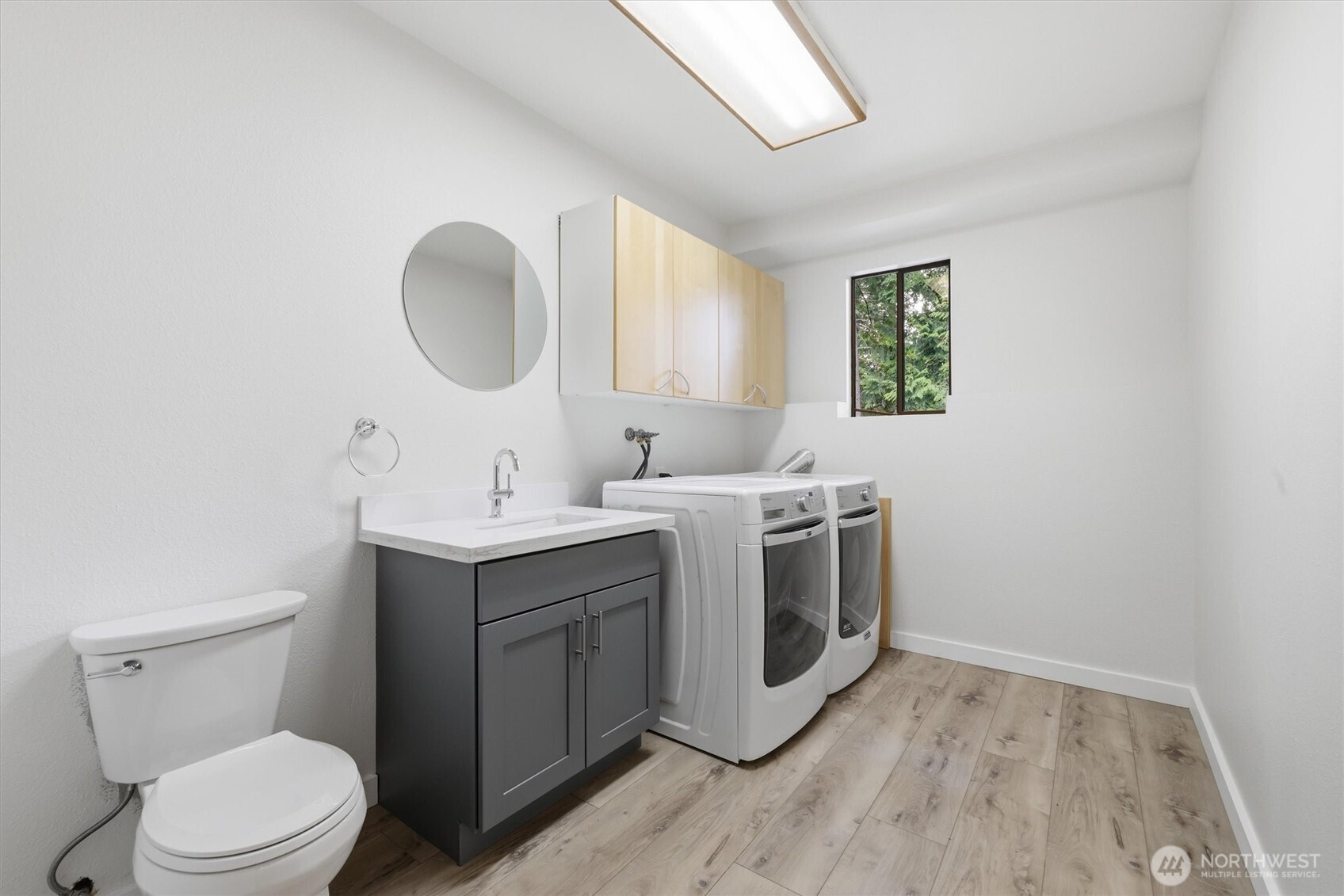 14312 63rd Avenue West Edmonds, WA 98026 - Photo 28 of 40 a bathroom with a toilet sink and mirror