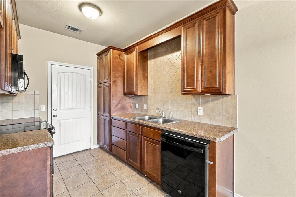 902 Parkplace Ridge Princeton, TX 75407 - Photo 17 of 39 Gallery Image 17