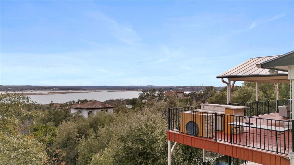 6714 Mountain Trail Austin, TX 78732 - Photo 5 of 37