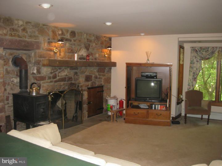 6845 Stump Road Pipersville, PA 18947 - Photo 6 of 16 Living Room