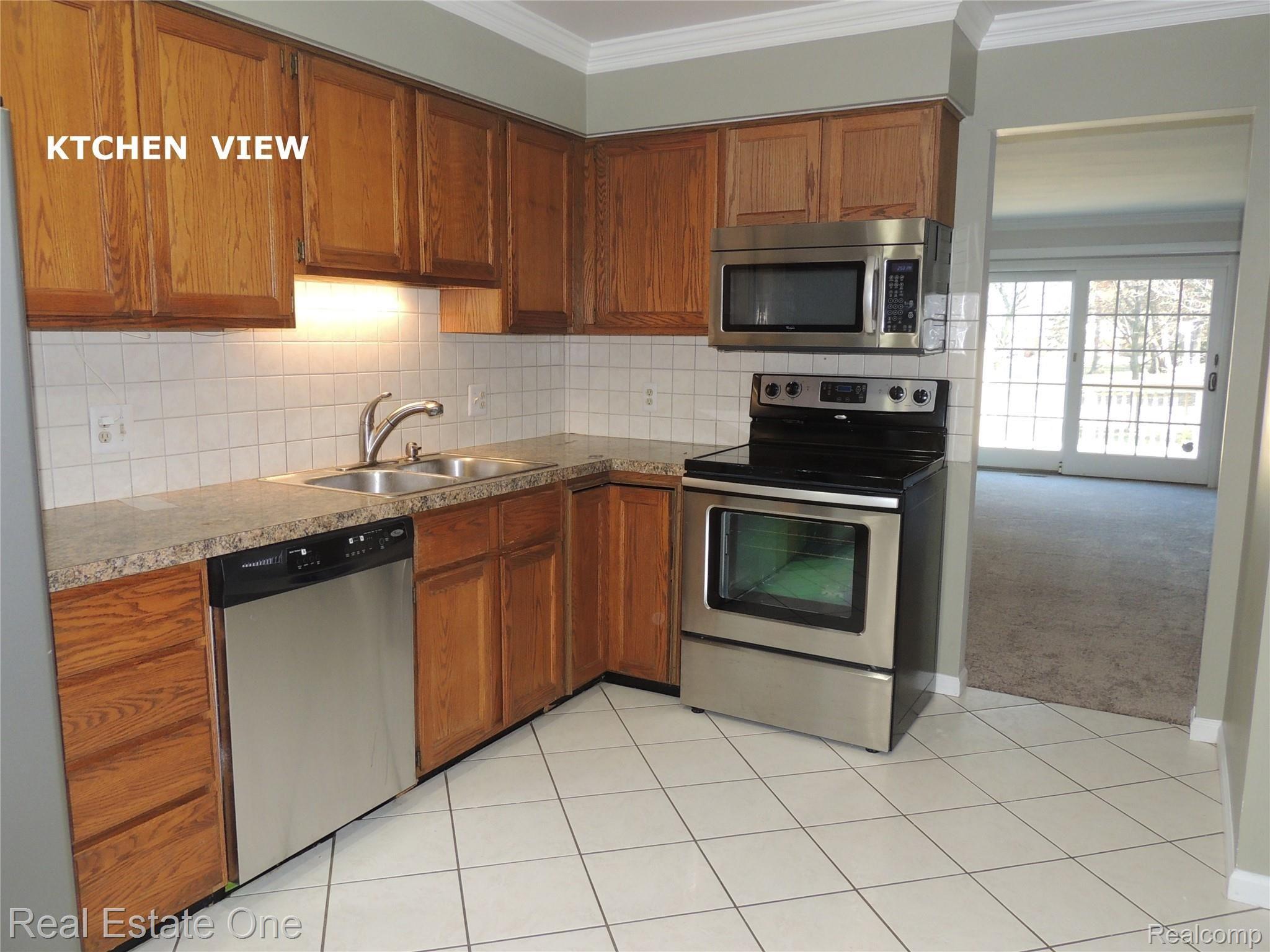 678 Tennyson, Unit 12 Rochester, MI 48307 - Photo 8 of 25 KITCHEN VIEW.JPG