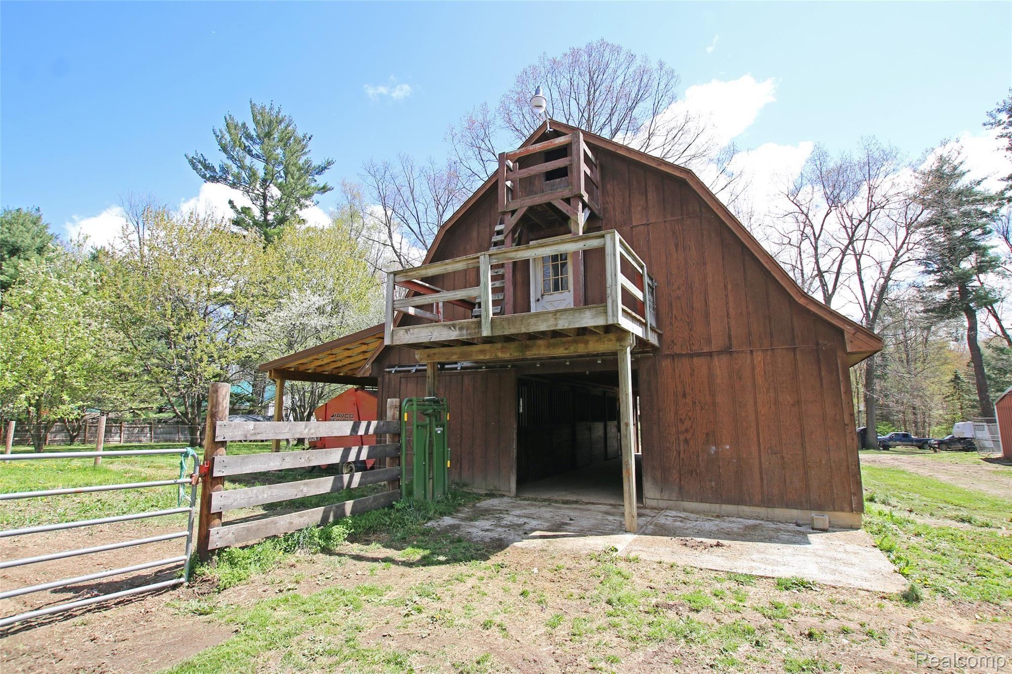 4095 Flint River Road Columbiaville, MI 48421 - Photo 55 of 84 56) Barn.jpg