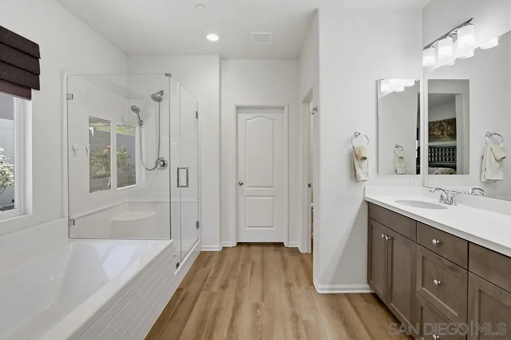 441 Ventasso Way Fallbrook, CA 92028 - Photo 17 of 62 Primary Bath/Spa