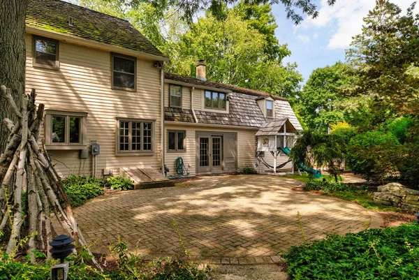 $579,900 | 1914 Eastwood Avenue, Janesville, WI 53545