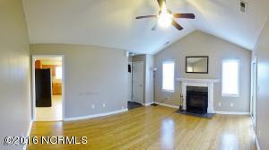 313 Top Knot Road Hubert, NC 28539 - Photo 2 of 27 Living room