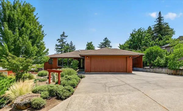 $799,000 | 1056 Beswick Way, Ashland, OR 97520
