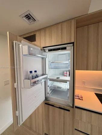 $1,500 | 225 North Miami Avenue, Unit 302, Miami, FL 33128