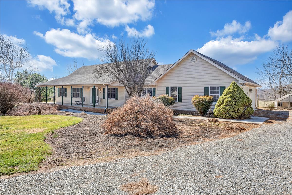 195 Wheatland Road Buchanan, VA 24066 - Photo 1 of 38 MIB05678 (1)