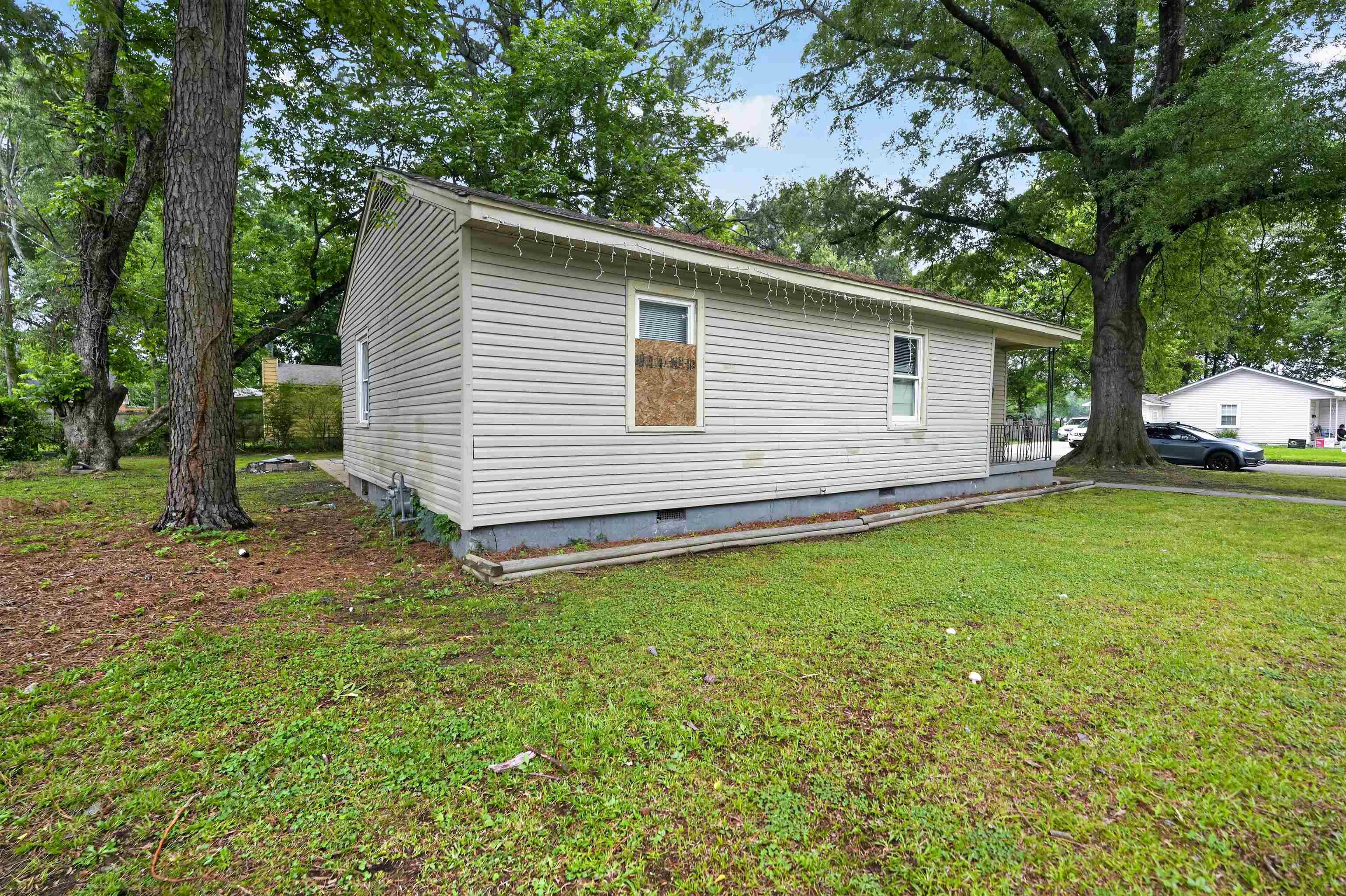 949 Sumter Street Memphis, TN 38122 - Photo 2 of 33 Single-story residence featuring light-colored siding, a covered entry, and a gabled roofline