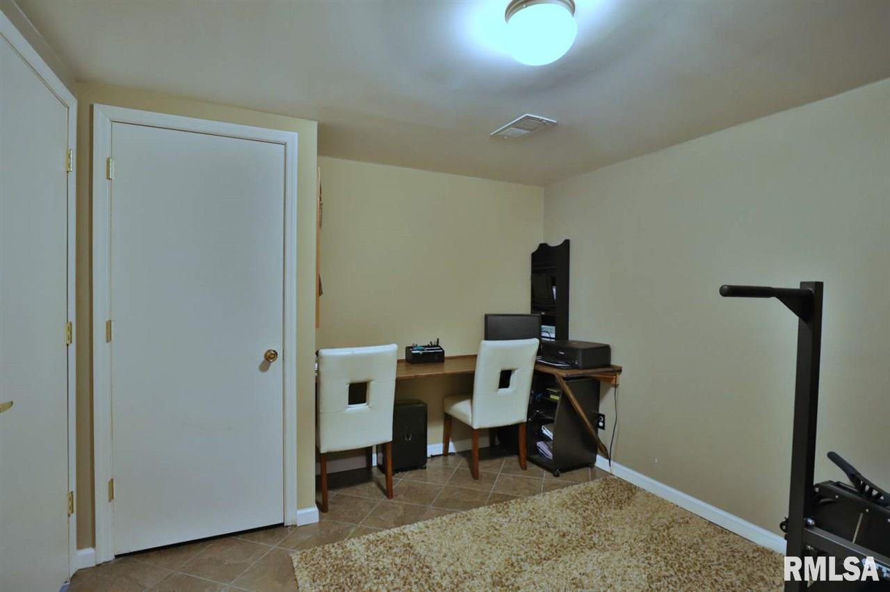 111 West Stonegate Road Peoria, IL 61614 - Photo 29 of 36 Gallery Image 29